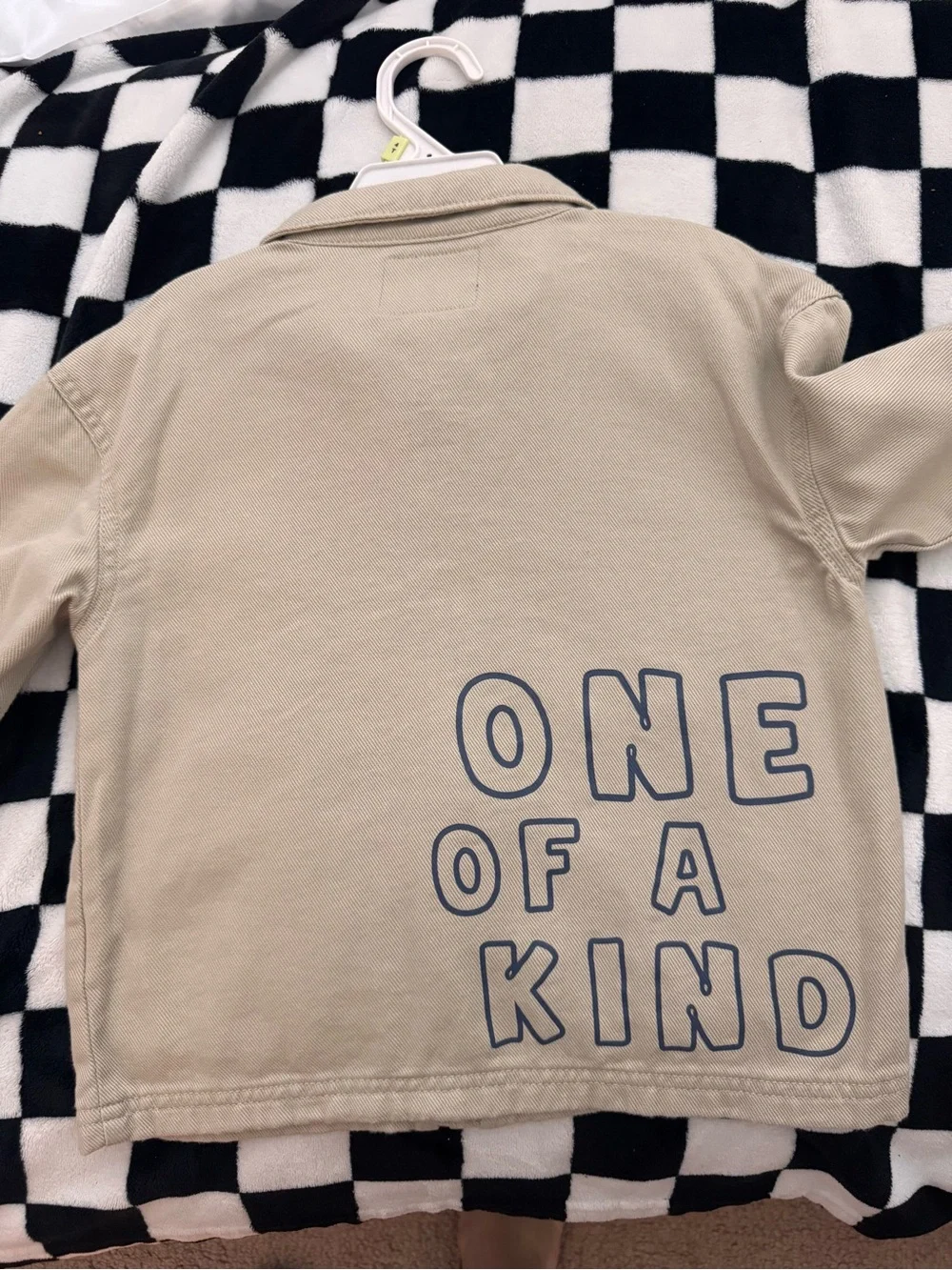 🚫Never Weared🚫OshKosh B'gosh Kids Beige Zip-Front Jacket with Peace Hand Graphic